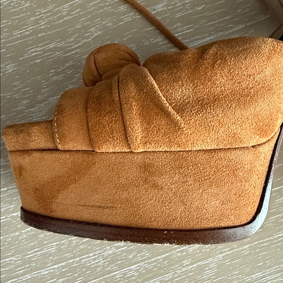 Sergio Rossi Tan Suede Platform Heels - Picture 9 of 12